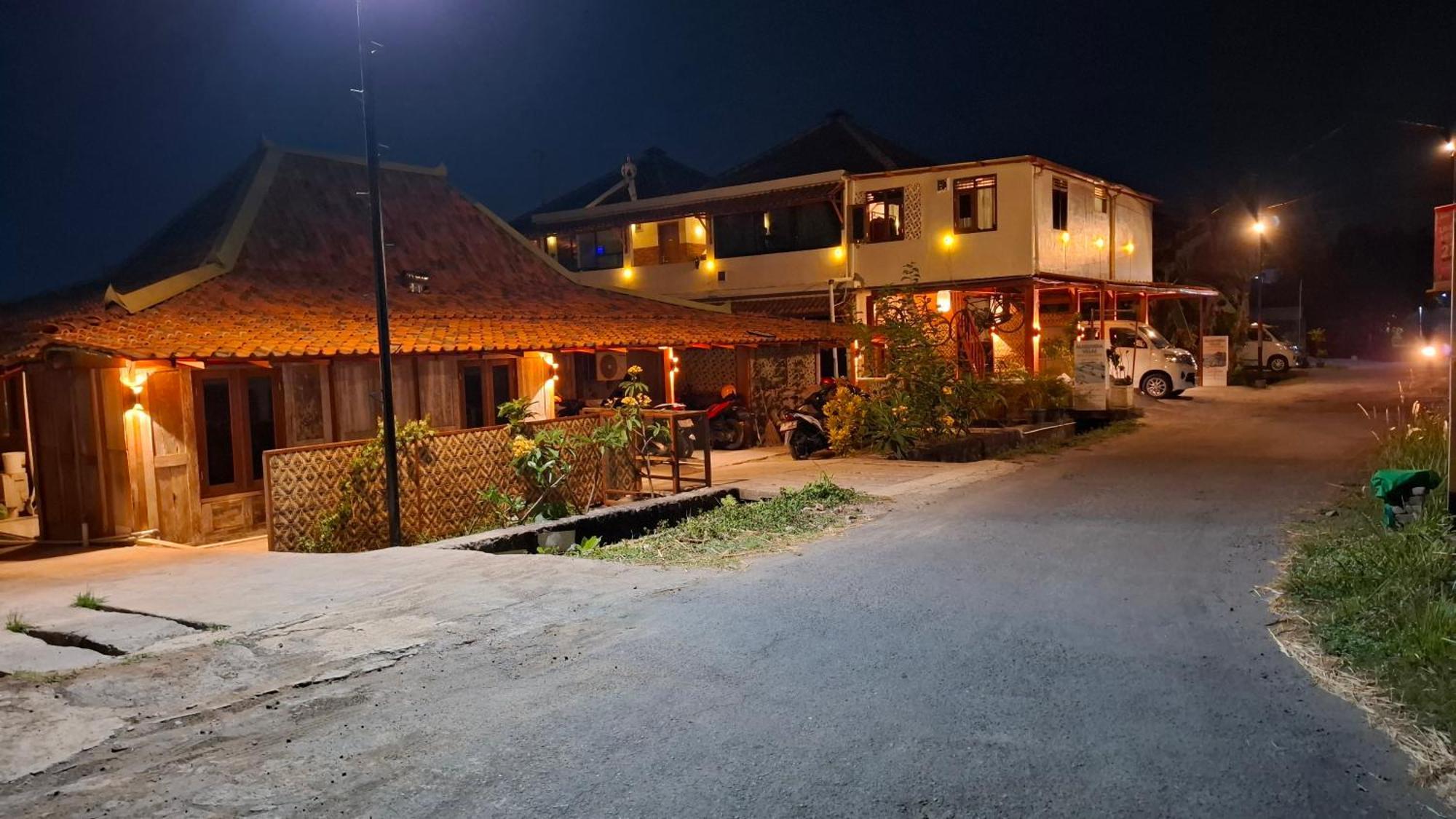Alamanda Family Villas, Pool & Local Tours Jogyakarta Zewnętrze zdjęcie